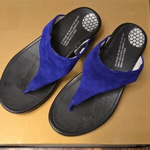 Fitflop Women's Vibrant Blue Suede Flip-Flops Size 36
